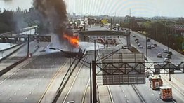 Reportan incendio de un camión cisterna en la I-595 de Florida: todos los carriles se encuentran cerrados y hay múltiples heridos