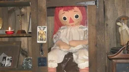 Preocupación en Estados Unidos por supuesta desaparición de la muñeca Annabelle: custodios se pronuncian