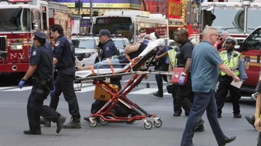 New York: Colapsó una escalera durante rescate y fallece un inmigrante