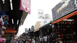 Comerciantes de Los Callejones en Los Ángeles ven reducidas sus ventas: redadas del ICE alejan a la clientela