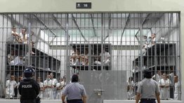 “Lo expulsaron sin previo aviso”: Juez ordena a la administración de Trump establecer contacto con venezolano deportado a El Salvador