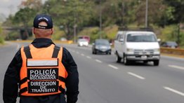 Mujer fallece tras caer de un autobús de pasajeros en Miranda: detienen al conductor
