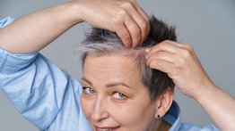 ¡Adiós canas sin químicos! Aprende a preparar un tinte natural a base de una verdura muy económica