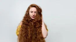 ¿Tienes frizz? Alisa el cabello con un económico ingrediente que tienes en la despensa