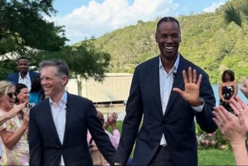 Jason Collins: el primer jugador homosexual de la NBA celebra su boda