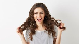 Afamado peluquero revela un gran secreto de los salones de belleza: así te dura el cabello más tiempo limpio