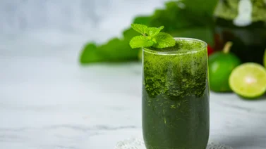 Mejora tu salud intestinal y desinflama el colon: aquí tienes tres jugos verdes milagrosos