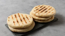Desayuno económico: aprende a preparar arepas de linaza y avena