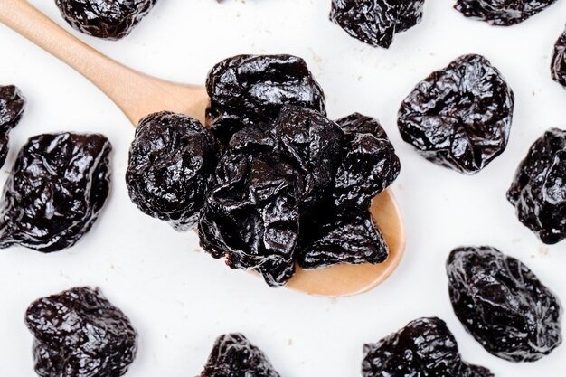 Conoce cuál es el jugo natural que combate el estreñimiento: así debes consumirlo