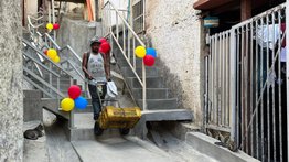 Petare: rehabilitan escaleras, aceras, sistemas de aguas servidas y drenajes