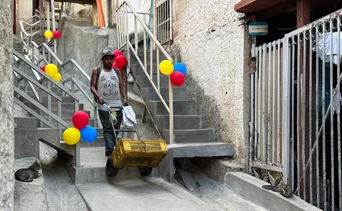 Petare: rehabilitan escaleras, aceras, sistemas de aguas servidas y drenajes