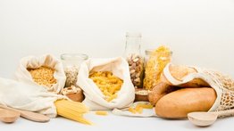 Afamado endocrino revela el peor error al comer carbohidratos: provoca subida de glucosa