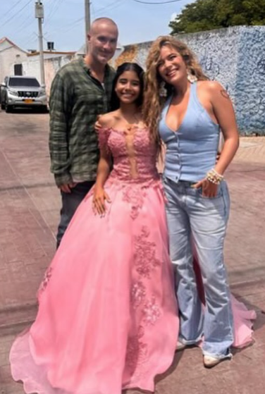 En imágenes: así sorprendió Karol G a una quinceañera en Valledupar