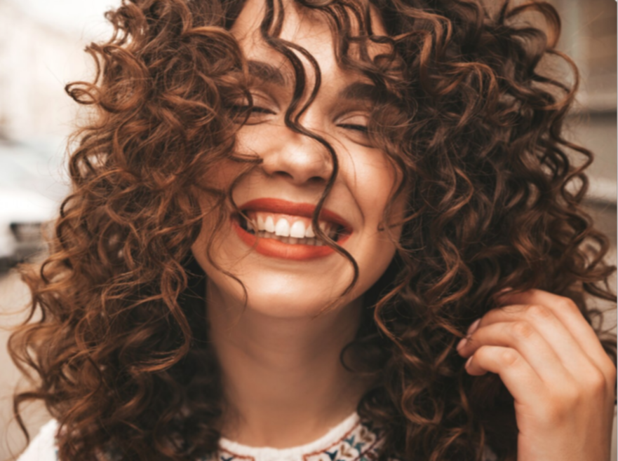 Despídete del encrespamiento: cuatro pasos para unos rulos perfectos