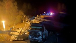 Más de 20 heridos y cuatro muertos por derrumbe de un puente sobre un tren en Rusia: autoridades investigan el motivo