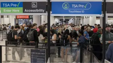 TSA rebaja el costo del "precheck" en Miami: así puedes solicitar el beneficio si tienes esta edad TSA rebaja el costo del "precheck" en Miami: así puedes solicitar el beneficio si tienes esta edad
