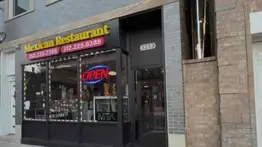 Robo a Taqueria San Jose: detalles del asalto por tres hombres a un cajero en Chicago