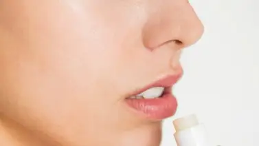 Crema natural rica en vitaminas que hidratan los labios: así puedes prepararla en casa Crema natural rica en vitaminas que hidratan los labios: así puedes prepararla en casa