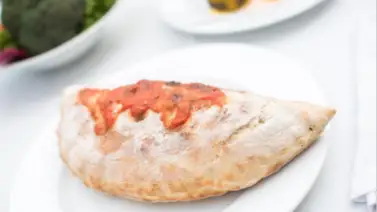 Tradición italiana en casa: el arte de preparar un calzone perfecto, económico y en simples pasos Tradición italiana en casa: el arte de preparar un calzone perfecto, económico y en simples pasos