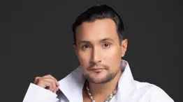 Conoce al periodista venezolano postulado a los Premios Ícono 2026 