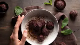 El auge de los bocados energéticos a base de cacao y cereales: repostería funcional en casa