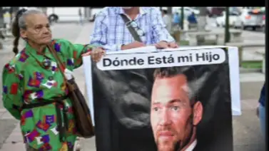 Madre de Víctor Hugo Quero visitó la fosa común donde está su hijo: IMÁGENES Madre de Víctor Hugo Quero visitó la fosa común donde está su hijo: IMÁGENES
