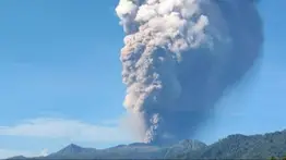 Tres muertos y más de 10 desaparecidos tras erupción del volcán Dukono: despliegan operativos de rescate