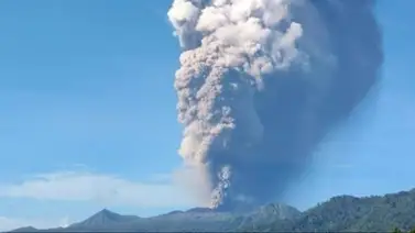 Tres muertos y más de 10 desaparecidos tras erupción del volcán Dukono: despliegan operativos de rescate Tres muertos y más de 10 desaparecidos tras erupción del volcán Dukono: despliegan operativos de rescate