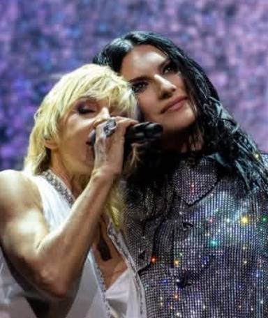 ¡En video! Laura Pausini cumple un sueño pendiente y protagoniza una noche histórica junto a una de sus artistas favoritas ¡En video! Laura Pausini cumple un sueño pendiente y protagoniza una noche histórica junto a una de sus artistas favoritas