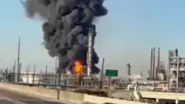 En video explosión de refinería de Chalmette en las afueras de Nueva Orleans: activan alerta por humo químico