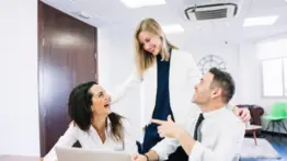 Cambio en las oficinas: cómo los líderes de hoy se adaptan al mundo digital
