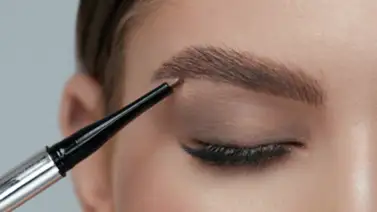 Cejas perfectas en casa y sin ir a la peluquería: estos son los sencillos pasos para aplicar la técnica del lápiz Cejas perfectas en casa y sin ir a la peluquería: estos son los sencillos pasos para aplicar la técnica del lápiz