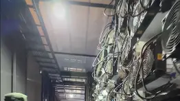 Desmantelan otra granja de minería de bitcoin: más de 4 mil máquinas incautadas