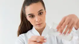 No solo decolora el cabello y desinfecta heridas: estos son los usos que puedes darle al agua oxigenada