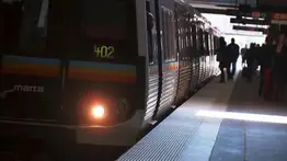 Caos en metro de Atlanta: Investigan caída de una persona a las vías del tren