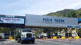 Vía a Caracas: vuelco de gandola genera cierre total en Tazón