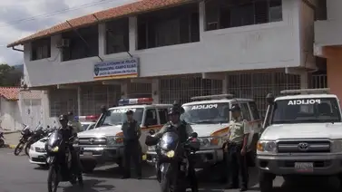 Madre detenida por atacar a puñaladas a su hijo de cuatro años: el infante sufrió heridas graves Madre detenida por atacar a puñaladas a su hijo de cuatro años: el infante sufrió heridas graves