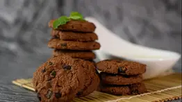 Receta fácil y con menos de 10 ingredientes: crujientes y deliciosas galletas de chocolate
