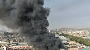 Cerca hay una gasolinera: incendio consume fábrica de plástico en el este de Lima Cerca hay una gasolinera: incendio consume fábrica de plástico en el este de Lima
