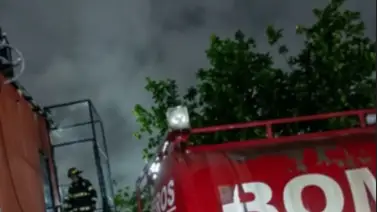 Zozobra y angustia en urbanización de Carabobo: registran incendio de gran magnitud en un local comercial Zozobra y angustia en urbanización de Carabobo: registran incendio de gran magnitud en un local comercial