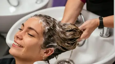 Mascarilla natural para hidratar el cabello sin necesidad de ir a la peluquería: aprende a prepararla a base de aceite de coco Mascarilla natural para hidratar el cabello sin necesidad de ir a la peluquería: aprende a prepararla a base de aceite de coco