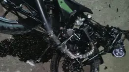 Ignoró señal de tránsito y chocó contra un muro: motorizado murió decapitado