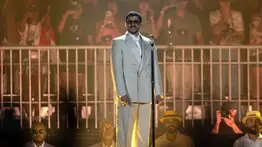 El inesperado encuentro entre Bad Bunny y Salvador Illa en la Sagrada Familia: imágenes 