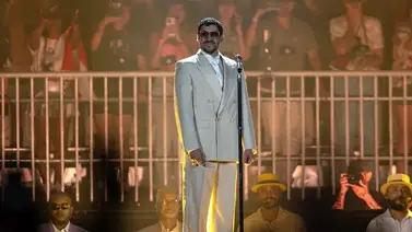 El inesperado encuentro entre Bad Bunny y Salvador Illa en la Sagrada Familia: imágenes El inesperado encuentro entre Bad Bunny y Salvador Illa en la Sagrada Familia: imágenes