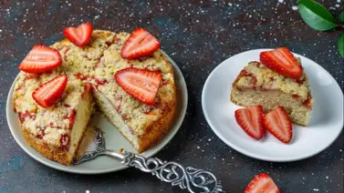 Bizcocho de fresa saludable: aprende a prepararlo con pocos ingredientes y en menos de 45 minutos Bizcocho de fresa saludable: aprende a prepararlo con pocos ingredientes y en menos de 45 minutos