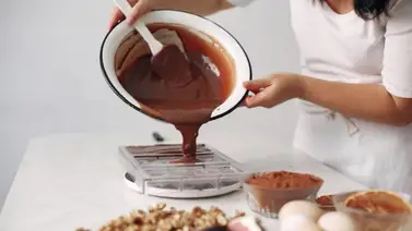 Pastel de chocolate sin harina ni azúcar: el postre saludable de tres ingredientes Pastel de chocolate sin harina ni azúcar: el postre saludable de tres ingredientes