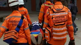 En video: mujer quedó atrapada entre las ruedas de un camión tras choque en Petare 