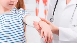 Especialistas definen el diagnóstico de la niña Angélica: esto se sabe sobre su condición cutánea 