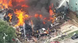 Detonación por fuga de gas consume un complejo habitacional en Dallas: hay 4 heridos