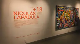 Nicolás Lapadula desafía el caos y la estructura social en su nueva exposición "+18"